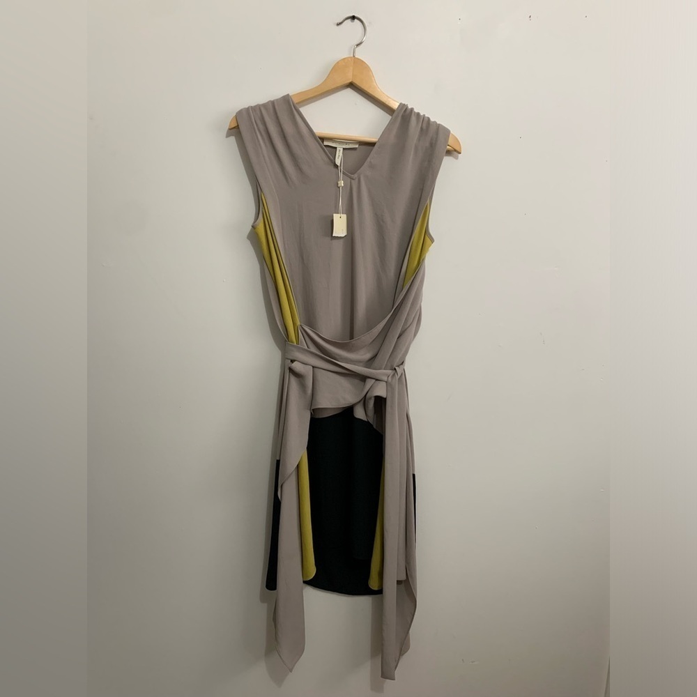 BNWT BCBGMaxAzria Women's Gray and Yellow Dress size S - Picture 2 of 3